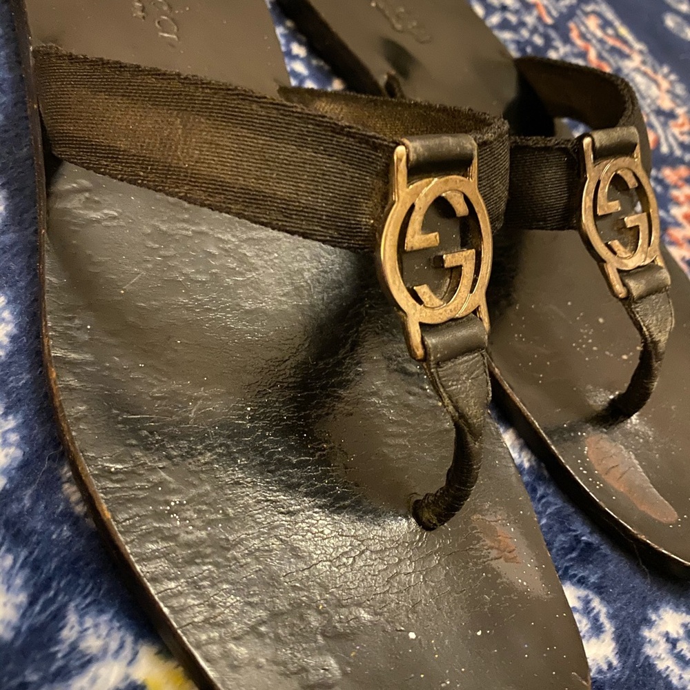 Gucci Black Leather Logo Thong Sandals - Picture 3 of 11